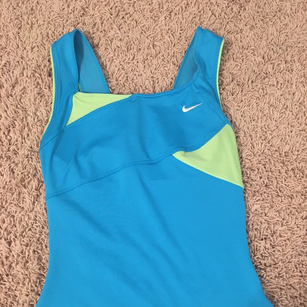 Nike sport tank with built in bra